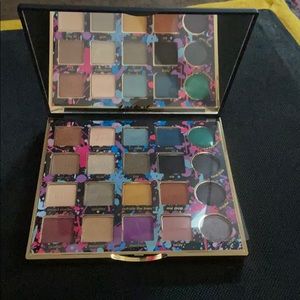 Eyeshadow palette